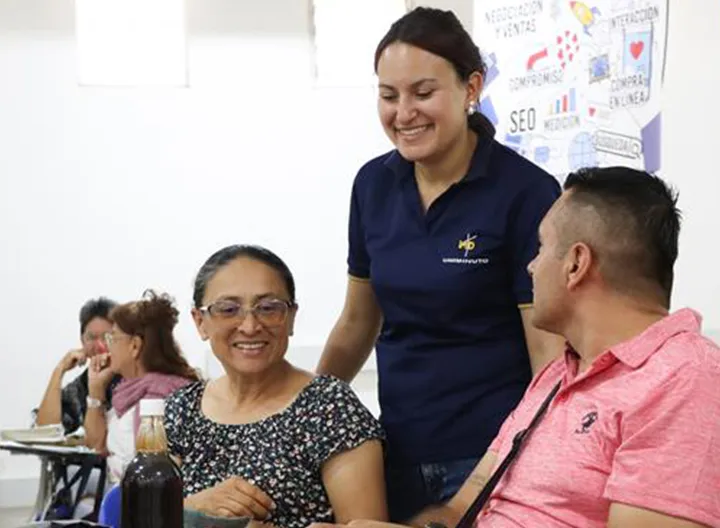 Participantes hombres y mujeres emprendedores del taller Emprendimiento a Otro Nivel