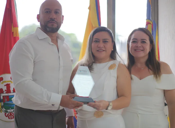 Entrega de reconocimiento. 