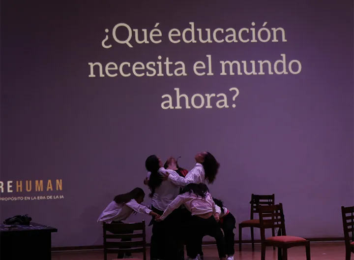 Grupo de integrantes performance