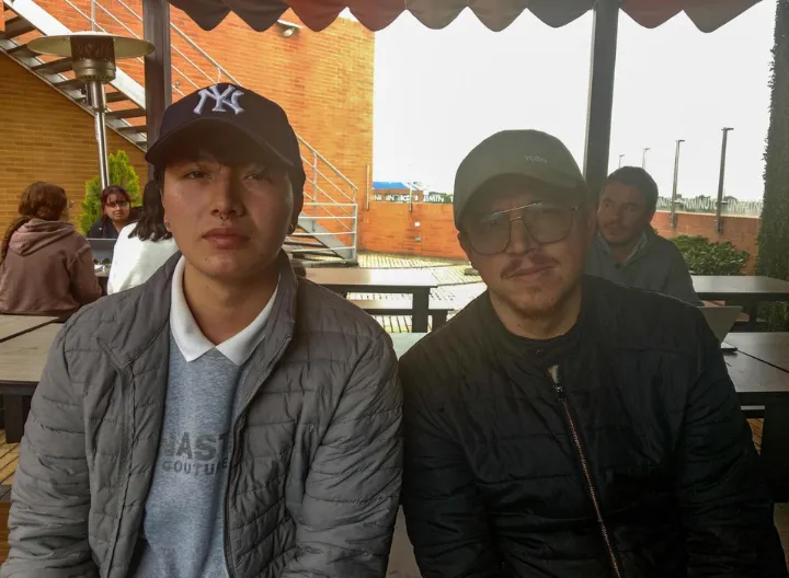 Santiago Ramírez, estudiante del programa de Filosofía y José Andrés Forero, docente 