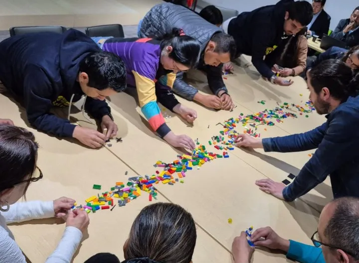 Profesores en actividad con LEGO