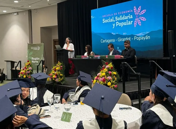 Graduados en ceremonia