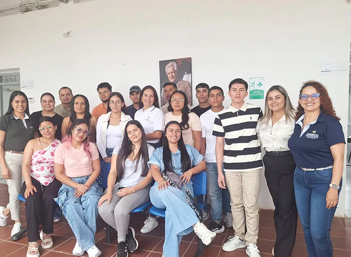 Autoridades locales, directivos, docentes y estudiantes de UNIMINUTO, Centro Tutorial Planadas