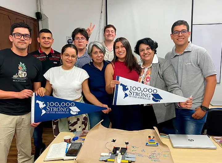 Estudiantes de la Universidad de Texas en el Laboratorio Social de Cambio Climático, Chinchiná - Caldas.