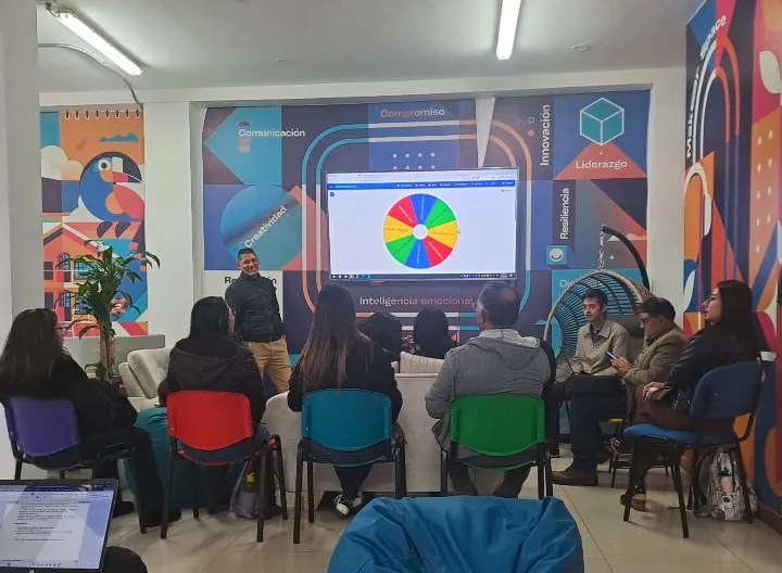Foto de profesores en taller