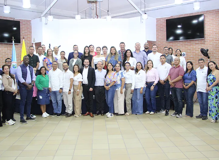 Alcaldes del Valle del Cauca reunidos en pro de la educación de la región en el CU Buga