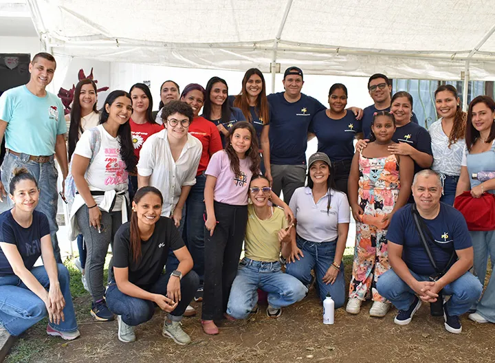 Colaboradores UNIMINUTO Centro Occidente participando de voluntariado