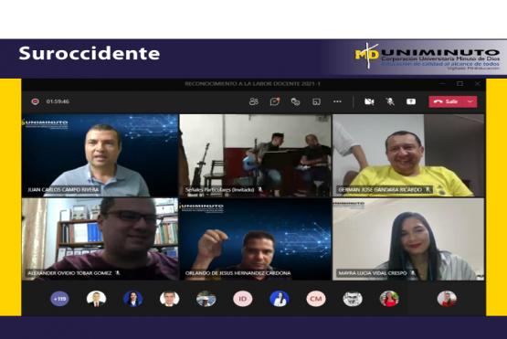 Participantes del evento de agradecimiento a la labor docente