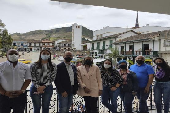 UNIMINUTO firmó convenio con la Mesa de Mujeres de Sonsón