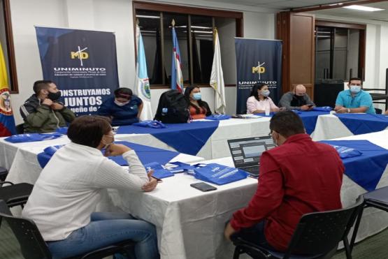 Reunión de Café de la Tarde de la Oficina de Egresdados de la rectoría Suroccidente