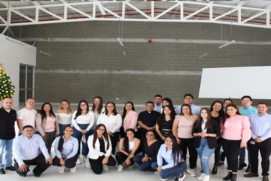 Estudiantes de Chinchiná reciben becas que reconocen la excelencia y la perseverancia.