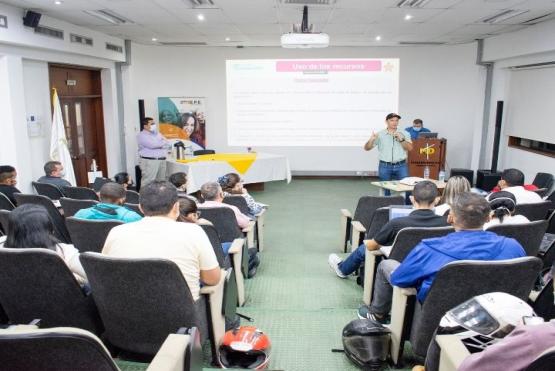 Grupo de personas en el Taller de Fondo Emprender