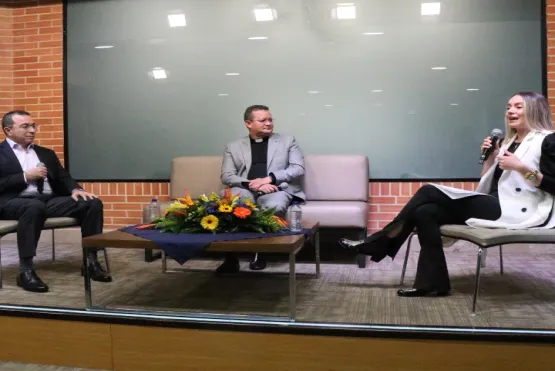 Foto del conversatorio sobre Formación Dinámica y Flexible
