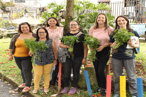 Investigadora del programa Erasmus visita huertas comunitarias en UNIMINUTO Pereira