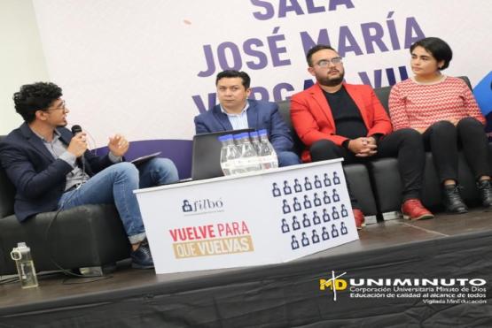 Panel de autores en la FILBO. 