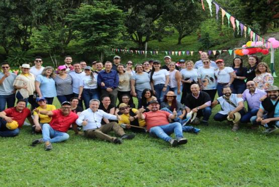 Foto final después del segundo día de la ‘Jornada de Desarrollo Humano’ con los directivos de los Centros Regionales y Rectoría Cundinamarca.