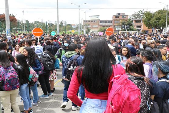 Población universitaria en punto de encuentro