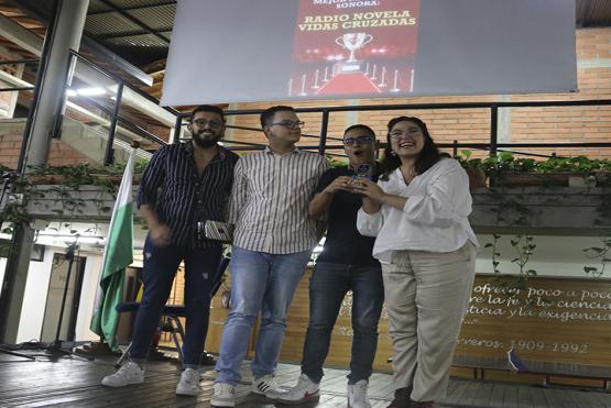 Estudiantes participantes del Festival de las Comunicaciones en UNIMINUTO