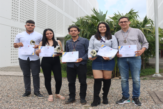 Estudiantes ganadores olimpiadas matemáticas