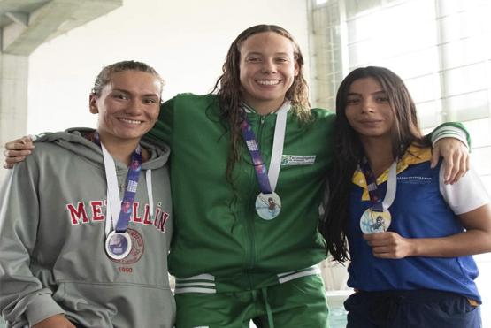 Maria Camila con la medalla de bronce