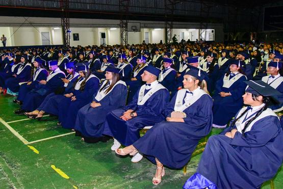 Celebración por nuevos profesionales en UNIMINUTO Pereira