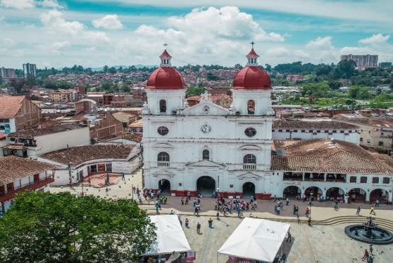 el Ministerio de Educación autorizó la oferta de la Especialización en Gerencia Social como lugar de desarrollo en el municipio de Rionegro.