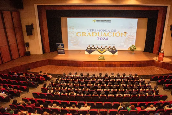Ceremonia de graduación en el Teatro Fundadores Manizales