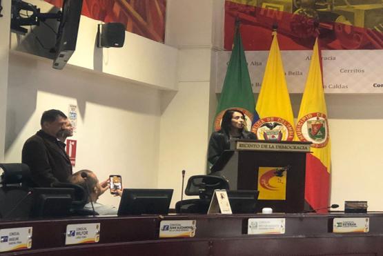 Directora de Asuntos Globales de la Rectoría Centro Occidente informa sobre el programa "Cerritos Educa" en el concejo Municipal de Pereira 