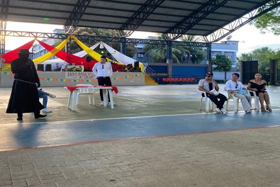 Obra de teatro "subasta de un alma" interpretada por estudiantes de la universidad