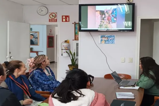 Personas viendo una presentación