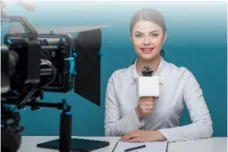 Mujer haciendo una entrevista.