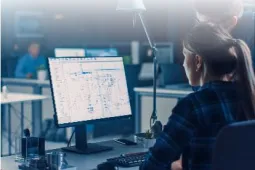 hombre-mujer-con-computador.jpg