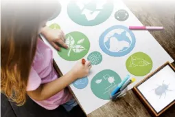 niña-con-íconos-ambiental.jpg