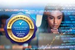 Persona tocando la pantalla de un un computador señalando lenguaje de programación