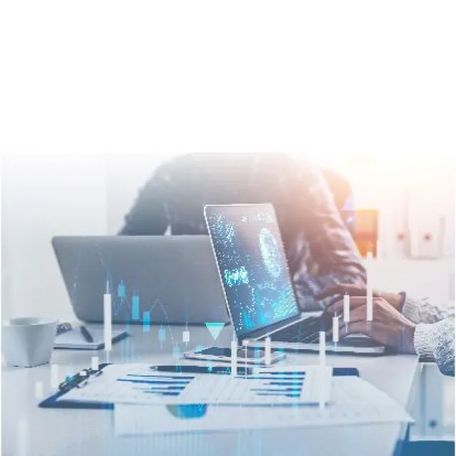 personas-computador-y-celular.jpg