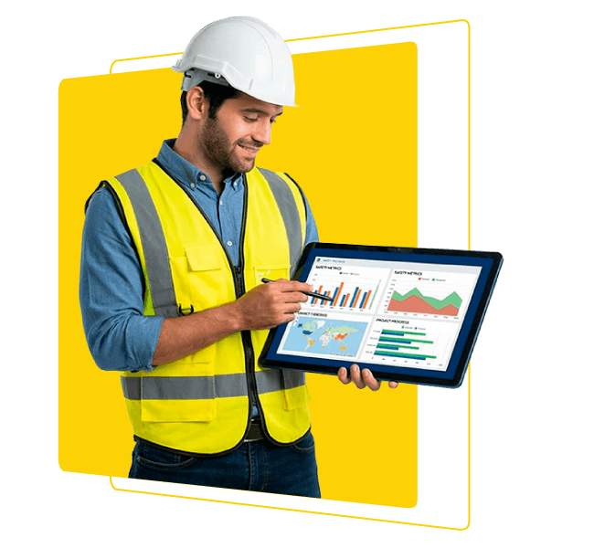 Profesional con casco y chaleco de seguridad revisando indicadores en tablet en entorno de seguridad y salud en el trabajo